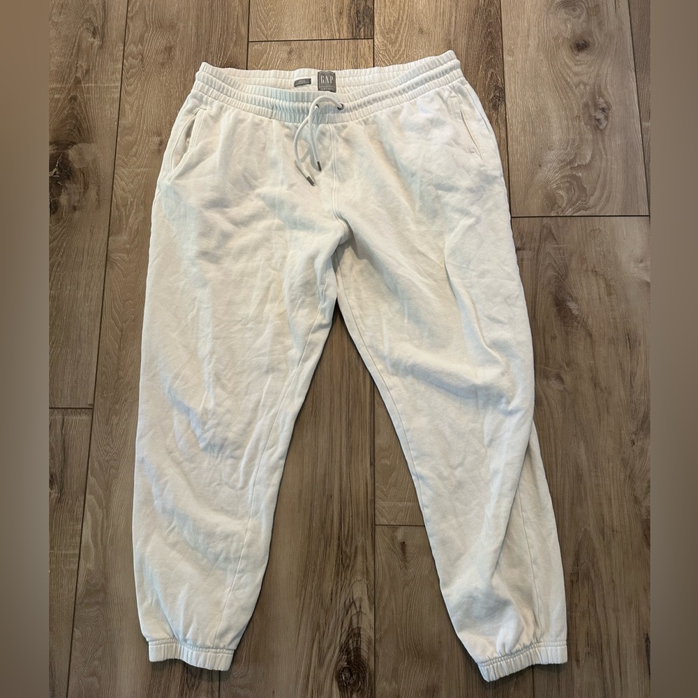 GAP Women’s Cream Sweatpants